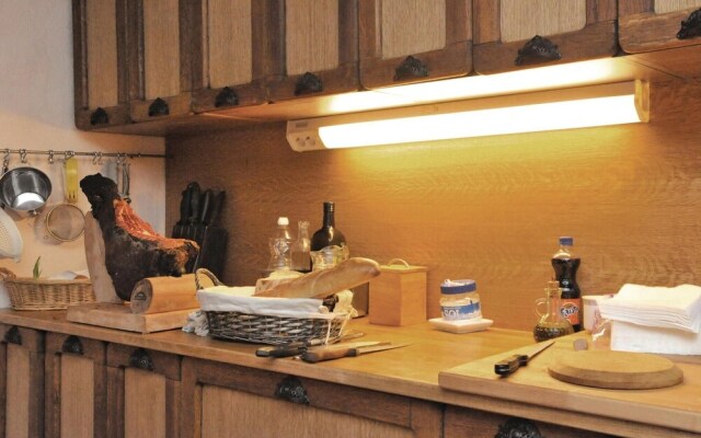 Nice Home in Split With Sauna, Wifi and 7 Bedrooms