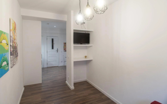 Almada Studios & Suites