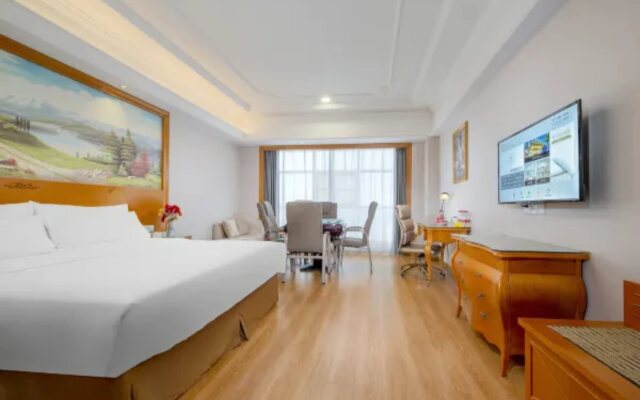 Vienna International Hotel (Henan Xinyang Municipal Government Railway Station)