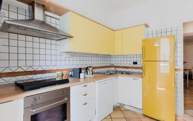 Classic apartment near the Colosseum