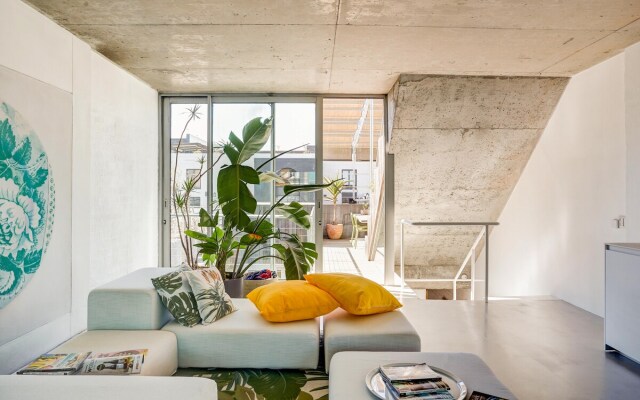 Rooftop Pool | Views | 24h power