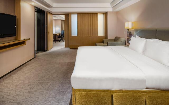 Holiday Inn Riverside Wuhan by IHG