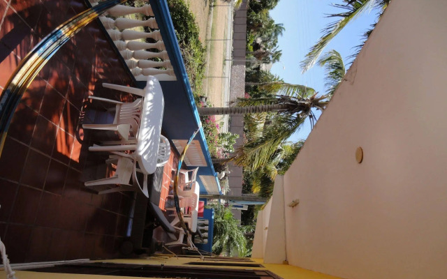 Sea Horizon Apartments (across from Mambo Beach)