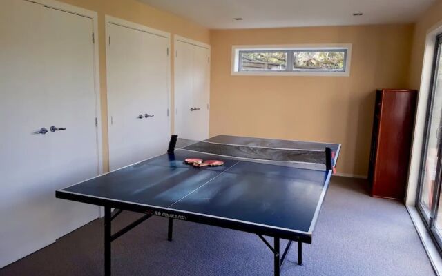 Campbells Bay Family Home With Cinema Near Beach