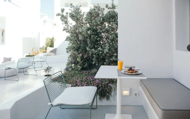 Akra Suites & Spa