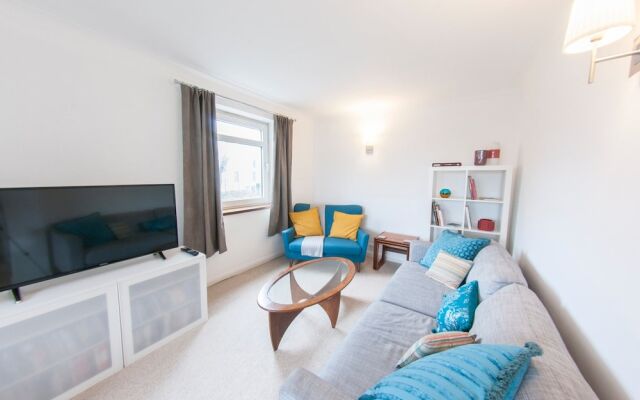 Bright & Airy 2-bedroom Flat for 6 in Blackheath