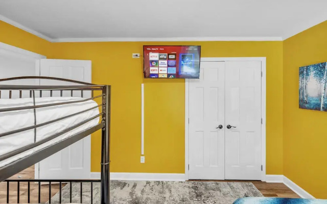 Kernersville Hot Tub  Pool  Arcade Gym Wifi Coffee