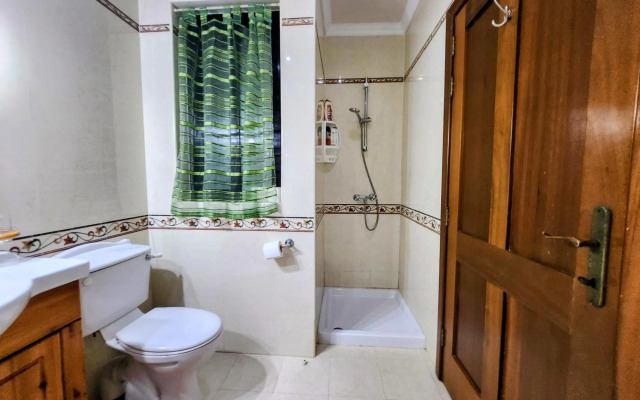 Seafront Apartment - Wifi - Sleeps 5 - Fl2