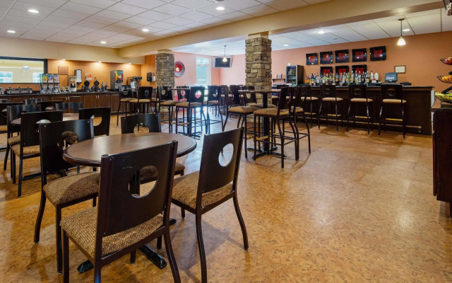 Crandon Inn and Suites