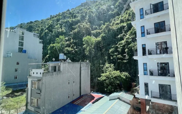 Catba Central Hotel