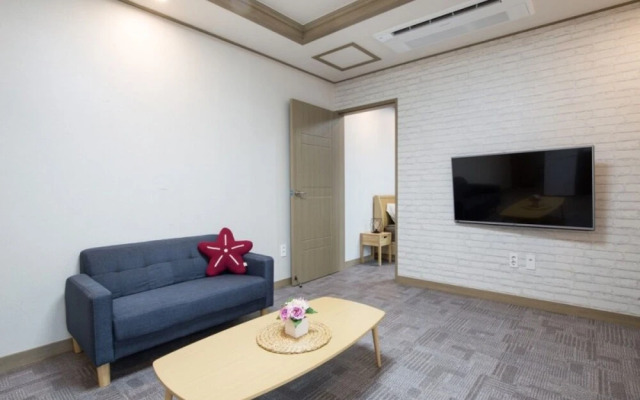 Jeju Flyjin House Pension