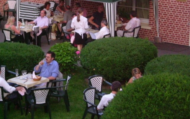 hotel le clos du montvinage