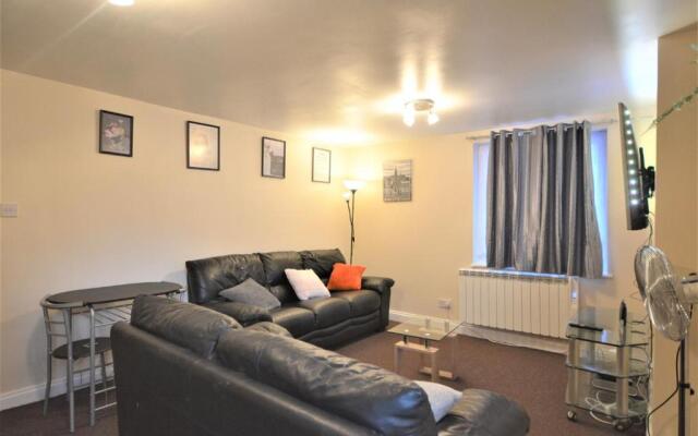 London Zone 2 Lovely 4 bedroom Apartment - 3 Trowbridge Road