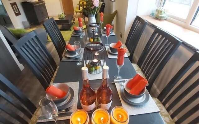 Bluebell House 5 Star Luxury 4 Bdrms and hot tub