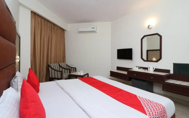 The Central Palm Hotel by OYO Rooms