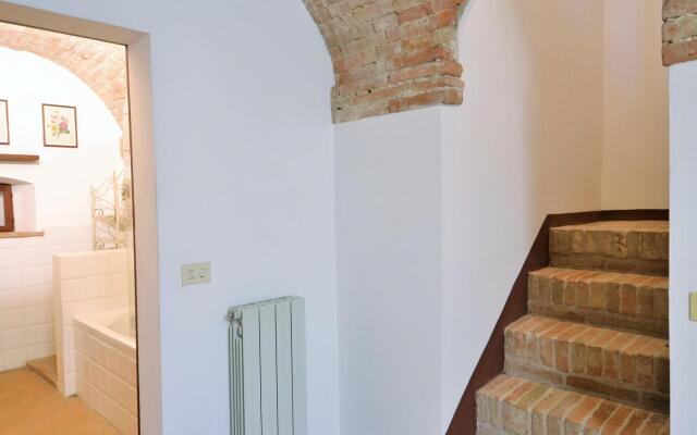 Nice apartment in Mantignana with shared pool