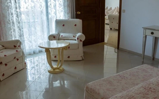 Golden Yasmin Mehari Tabarka