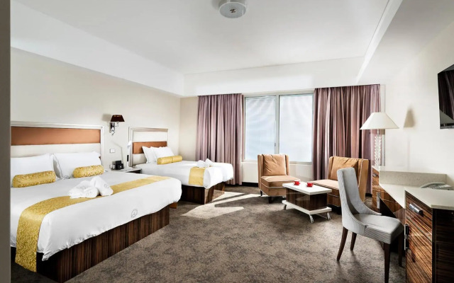 Swan River Hotel