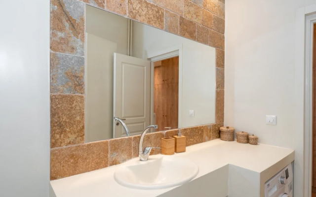 Contemporary Apartment made of Wood and Stone