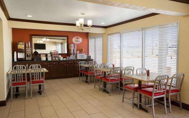 Super 8 By Wyndham Woodward