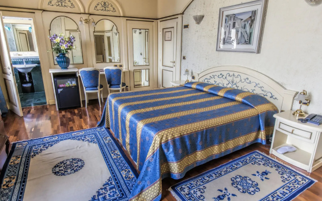 Colomba D'Oro Hotel