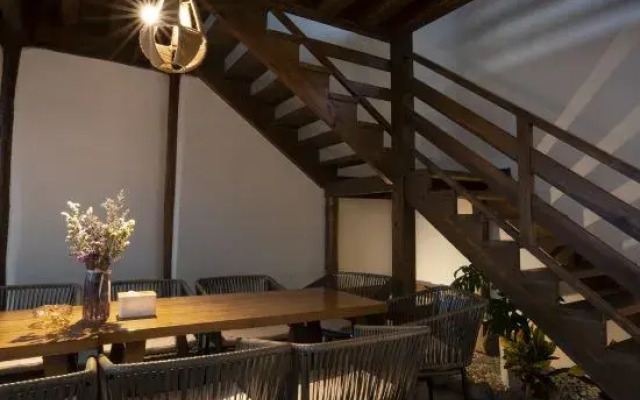 Lijiang Yage Bieyuan Homestay (Gucheng Bailong Cultural Square)