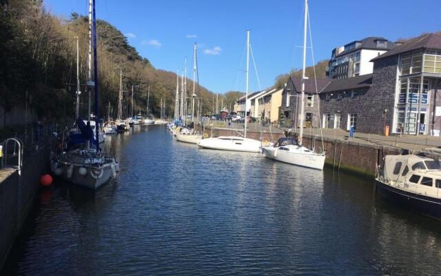 Stunning House in Felinheli Marina