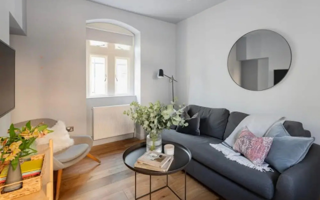 St Catherine s Hospital - Deluxe Apartment