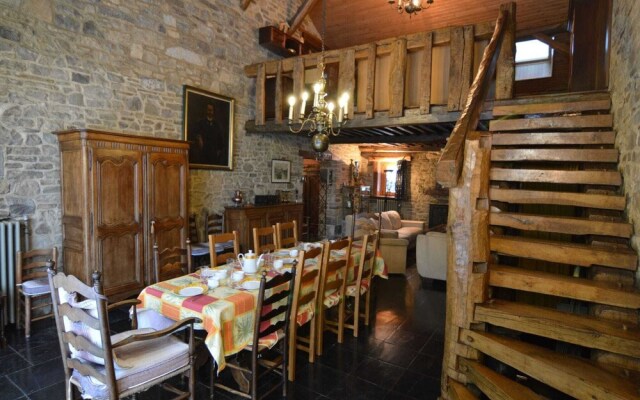 Charming Holiday Home in Halleux with Garden