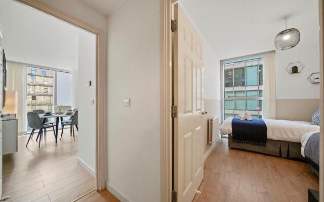 Contemporary, Modern, 2-Bed Apt, Prime Central MK