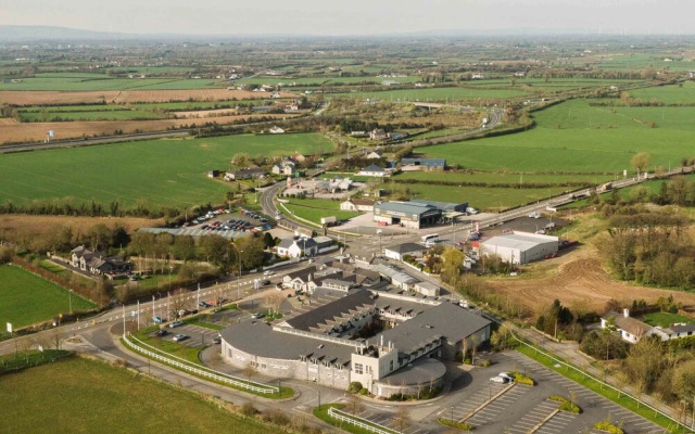 Horse and Jockey Hotel