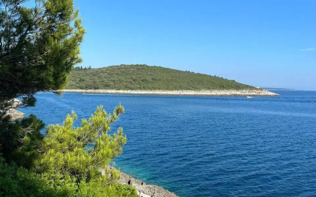 Domus Maria, Banjole