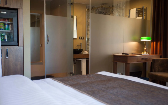 Juliet Rooms & Kitchen