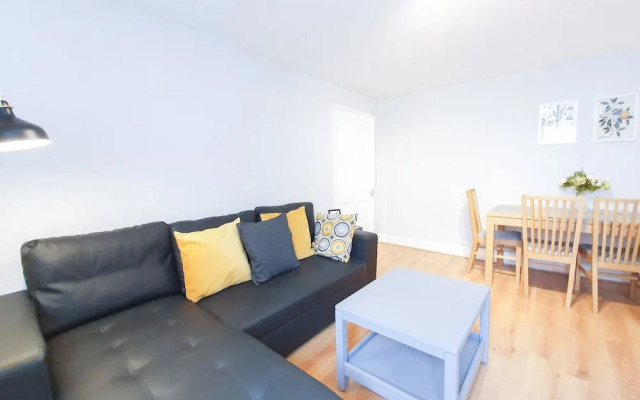 Spacious and Lovely Apartment Near Oval