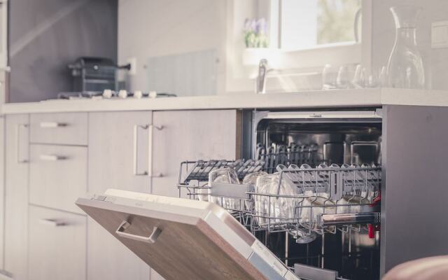 Designed Chalet With Dishwasher, Near Water