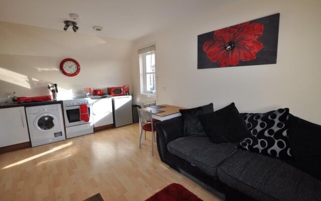 8 Varis Apartments