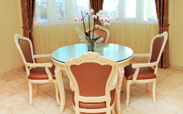 Flamingo Suites Boutique Hotel