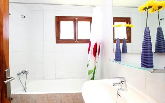 Villa - 4 Bedrooms with Pool and WiFi - 108746