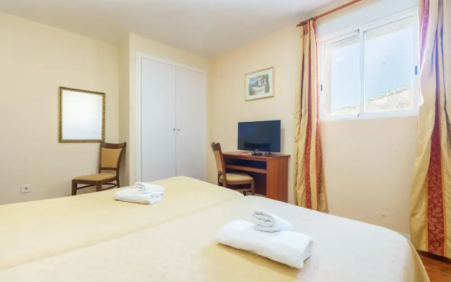 Hotel Carlos V by Viverestays