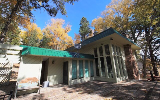 On Splendid Pond 4 Bedroom Cabin