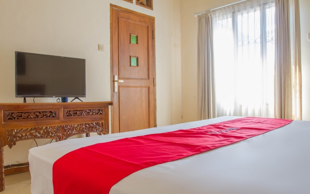 RedDoorz Plus @ Otista Garut – Guest Rooms – Tarogong