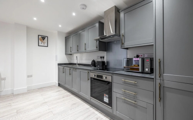 Remarkable 2-bed Apartment in Camberley