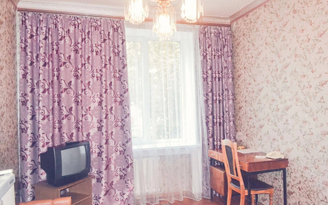 Zhovtneviy Hotel