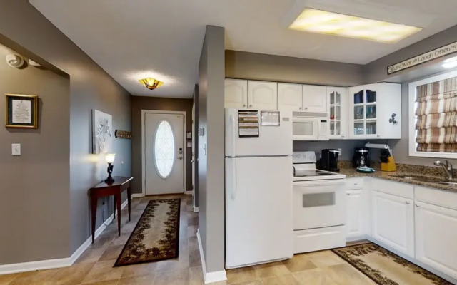 Amazing Sunsets 3 Bedroom Home by RedAwning