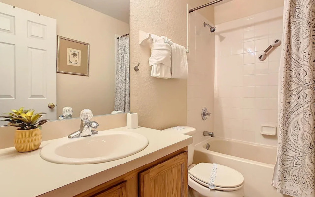 Family Getaway 4BR Townhome by Old Town