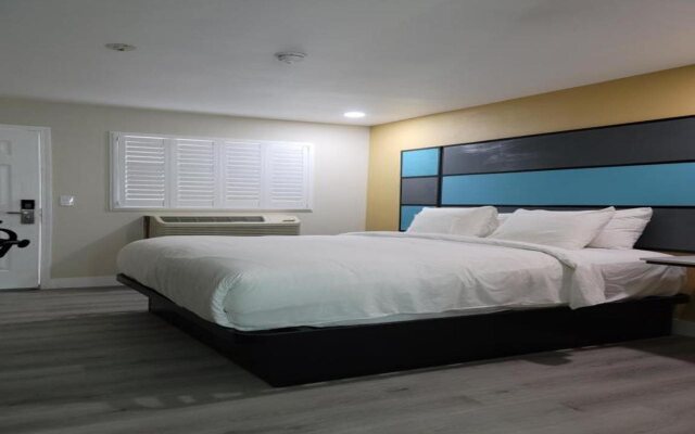 Hotel Avenida Victorville I 15