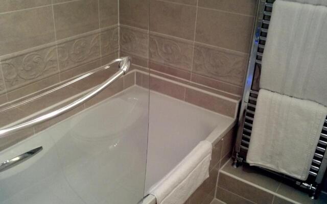 Rogerthorpe Manor Hotel