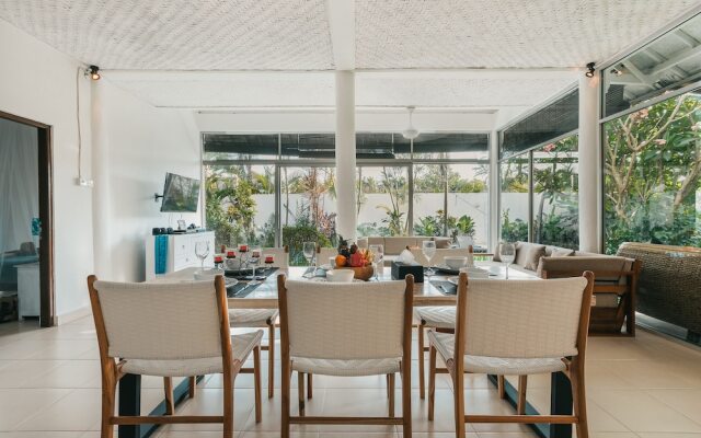 Villa Palm Tree