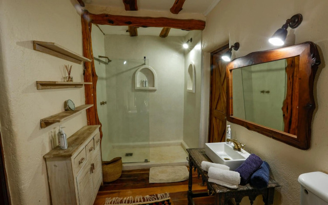 Ol Losowan House, Karen