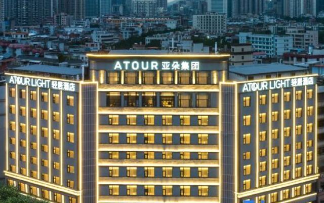 Huizhou Jinshan Lake Port Huiqingju Hotel